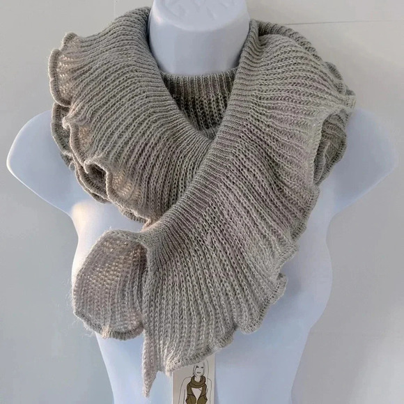 BNWT CollectionEighteen/ Ruffled knit scarf/  84”long - Picture 2 of 12